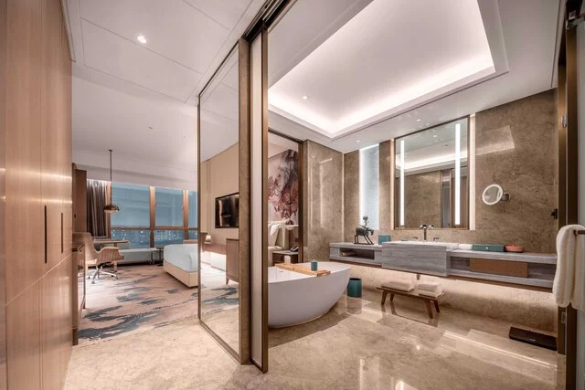 Tivoli_Chengdu_at_Cultural_Heritage_Park_Guest_Room_Deluxe_King_Bathroom