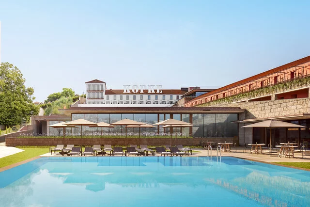 Tivoli_Kopke_Porto_Gaia_Hotel_Exterior_View_Pool_Facade