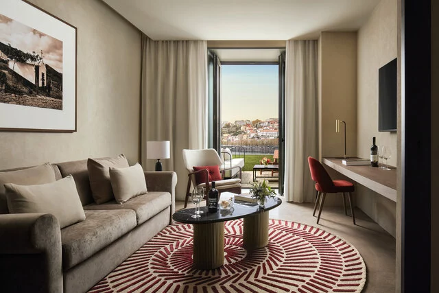 Tivoli_Kopke_Porto_Gaia_Hotel_Guest_Room_Suite_Douro_Living_Room