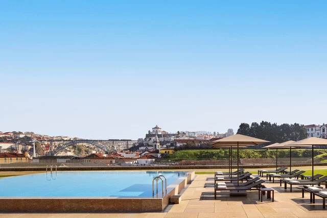Tivoli_Kopke_Porto_Gaia_Hotel_Swimming_Pool_Exterior_1