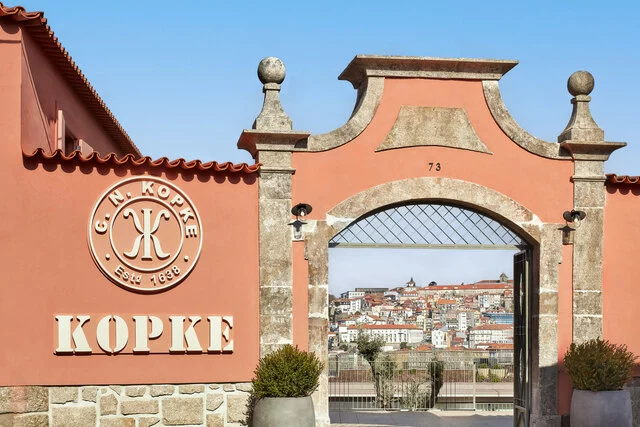 Tivoli_Kopke_Porto_Gaia_Hotel_Exterior_Facade_Entrance_2