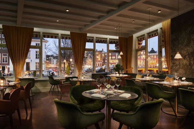 Tivoli_Doelen_Amsterdam_Restaurant_Canal_View_setup_curtains_open_green_chairs-8441x5616