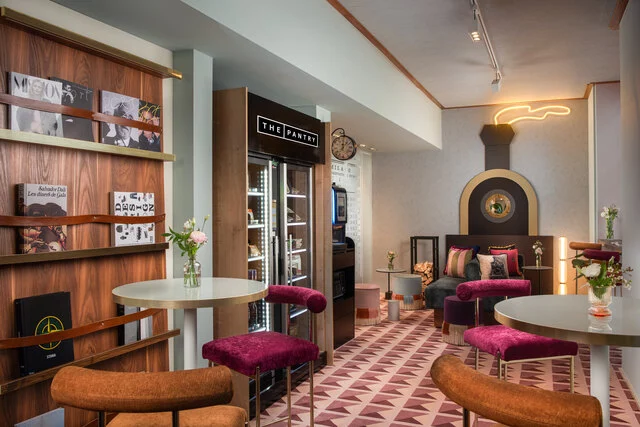 Avani_Palazzo_Moscova_Milan_Hotel_The_Pantry_Lateral_Shot_Tables_Chairs_Couch