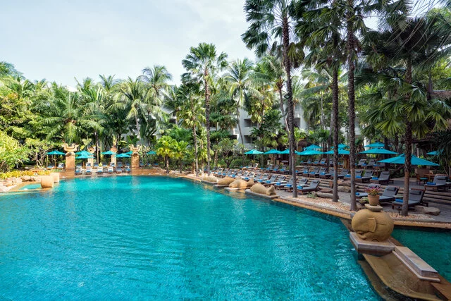 Avani_Pattaya_Resort_Property_Amenity_Swimming_Pool-2784x1857