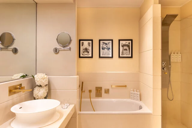 Tivoli_Palazzo_1880_Lecce_Hotel_Guest_Room_Presidential_Suite_Bathroom_1
