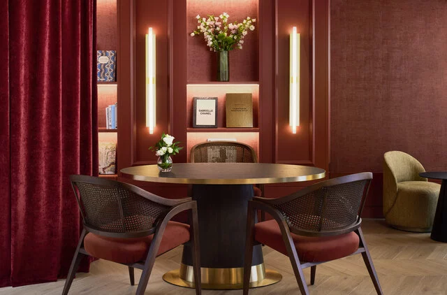 NH_Collection_Champs_Elysees_Lobby_And_Reception_Table_Detail