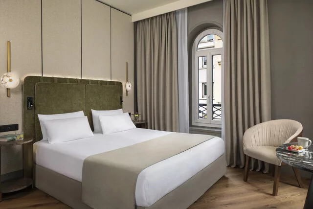 NH_Paris_Champs_Elysees_Room_Junior_Suite_New_Style_Daylight-6720x4480