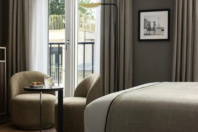 NH_Collection_Paris_Champs_Elysees_Room_Deluxe_Curtains_Open_Detail