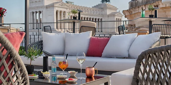NH_Collection_Fori_Imperiali_Hotel_Facilities_Cocktail_Set_Up_City_Views_Sofa_Close_Up_Shoot