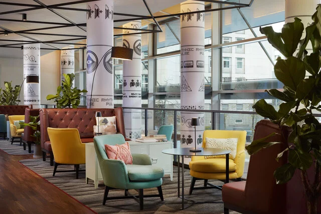 550584-Avani_Frankfurt_City_Hotel_Lounge_The_Pantry_Mezzanine_armchairs_tables-c79945-original-1724758833