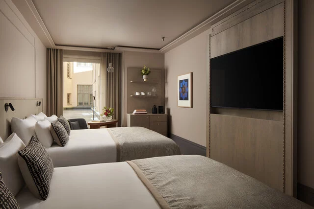 NH_Collection_Helsinki_Grand_Hansa_room_family_room_flat_TV_patio_views