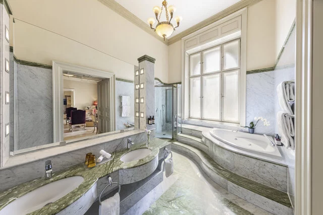 NH_Collection_Prague_Carlo_IV_Room_bathroom_presidential_and_Carlo_IV_suite_bath_and_shower_natural_light-8166x5447