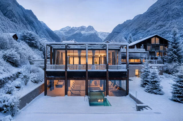 NH_Collection_Alagna_Mirtillo_Rosso_Facade_Night_Lights_On_Monte_Rosa_winter.JPG
