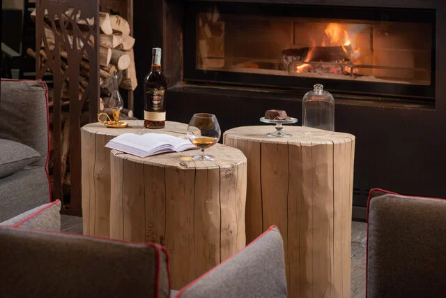 NH_Collection_Alagna_Mirtillo_Rosso_Lobby_And_Reception_Fireplace
