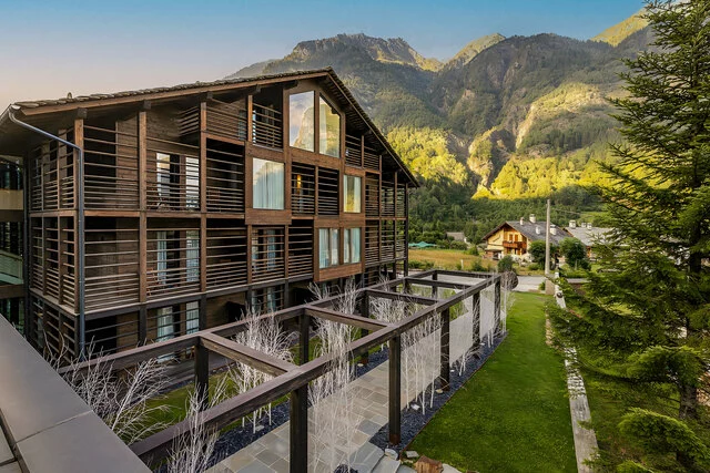 NH_Collection_Mirtillo_Rosso_Exterior_View_Mountains