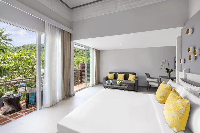 Avani_Plus_Samui_Resort_Guest_Room_Suite_Room-7191x4799