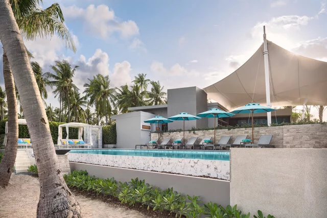 Avani_Plus_Samui_Resort_Exterior_View_Pool_and_Outdoor_Restaurant_from_the_Beach_Infinity_Pool-7366x4914