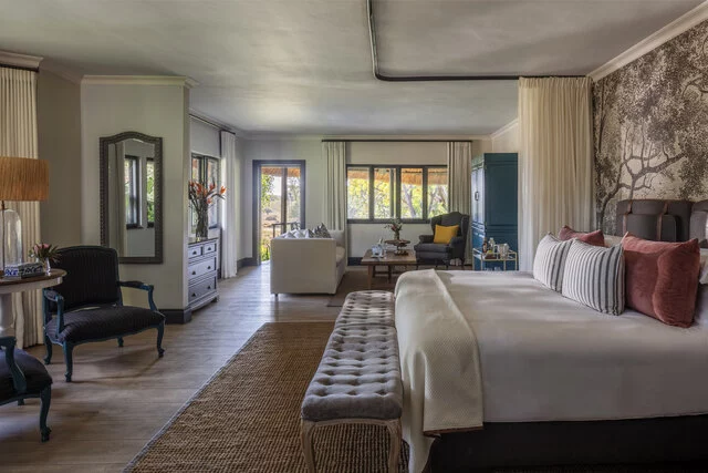 Anantara_Stanley_&_Livingstone_Victoria_Falls_Hotel_Pool_Suite_Bedroom