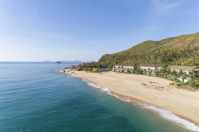 Avani_Quy_Nhon_Resort_Exterior_View_Beach_Aerial_View-5464x3640