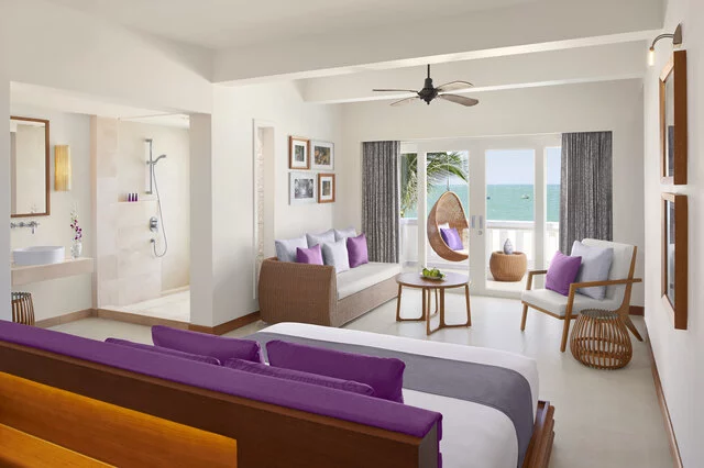 Avani_Quy_Nhon_Resort_Guest_room_amenity_Avani_Junior_Ocean_Suite_Bedroom-4928x3280