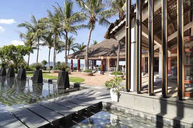 Avani_Quy_Nhon_Resort_Lobby_View_Water_Feature_TRE_Restaurant-8688x5792