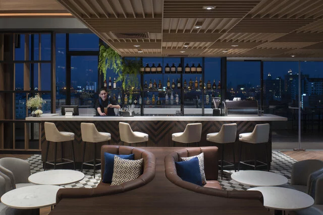 Avani_Sukhumvit_Bangkok_Hotel_Restaurant_Greenhouse_Bar_at_Night-6016x4016