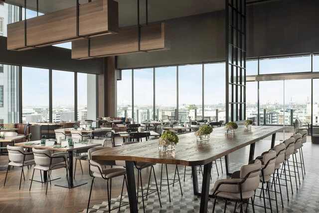 Avani_Sukhumvit_Bangkok_Hotel_Restaurant_Greenhouse_Dining_Area_with_City_View-6016x4016