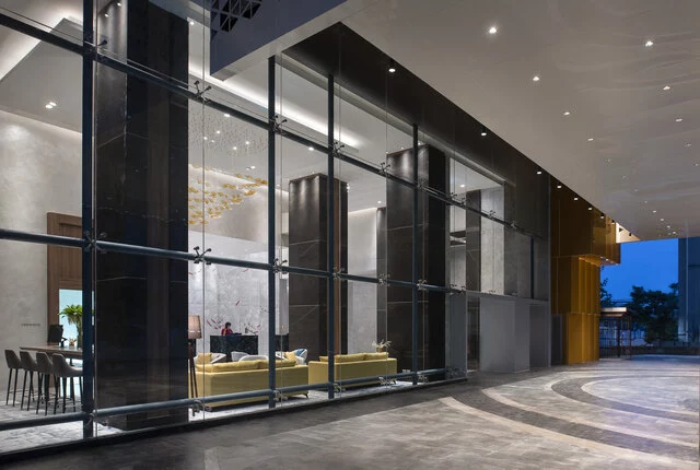 Avani_Sukhumvit_Bangkok_Hotel_Lobby_View_Hotel_Entrance-5865x3941