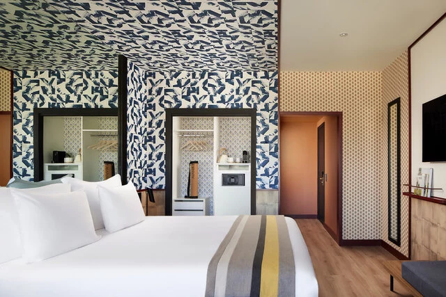 Avani_Avenida_Liberdade_Lisbon_Hotel_Room_Avani_Family_Lateral_Shot
