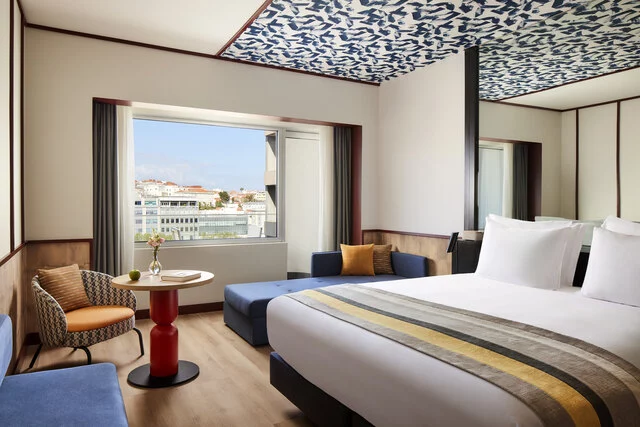 Avani_Avenida_Liberdade_Lisbon_Hotel_Room_Avani_Family_Curtains_Open