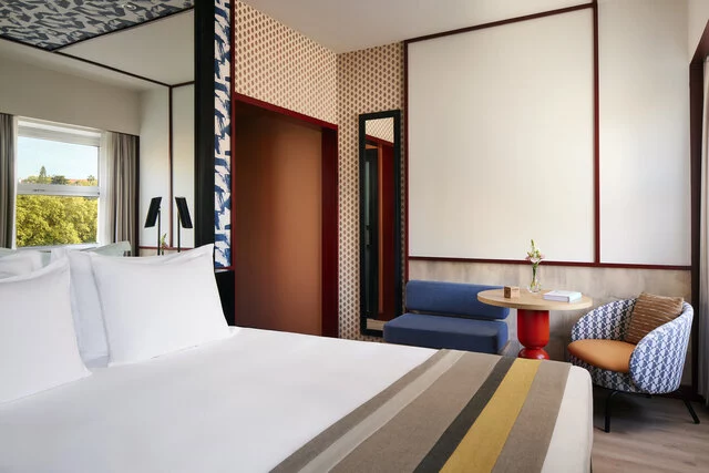 Avani_Avenida_Liberdade_Lisbon_Hotel_Room_Avani_Lateral_Shot