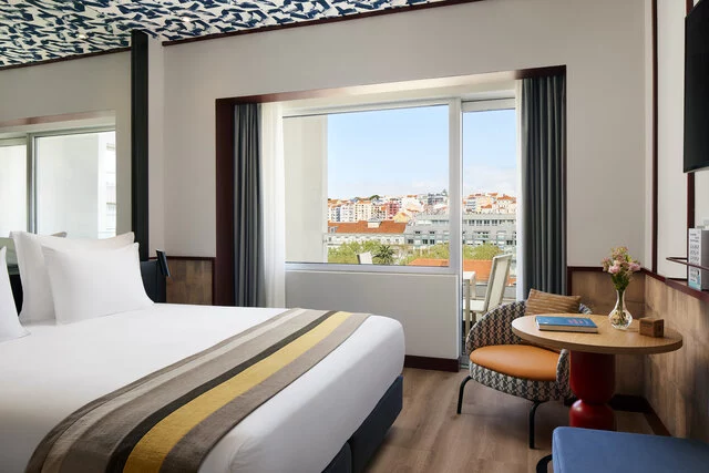 Avani_Avenida_Liberdade_Lisbon_Hotel_Room_Avani_Deluxe_Curtains_Open