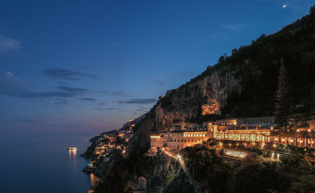 Anantara_Convento_Di_Amalfi_Grand_Hotel_Aerial_Shot_Night.jpg