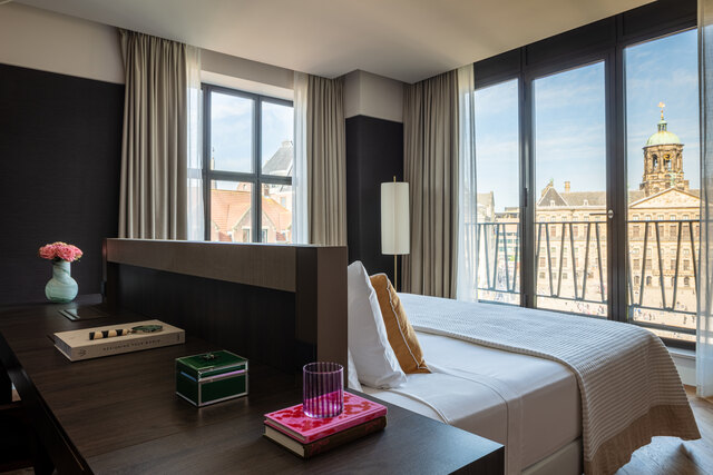 Anantara_Grand_Hotel_Krasnapolsky_Amsterdam_Royal_Suite_Dam_View_Bedroom_View.jpg
