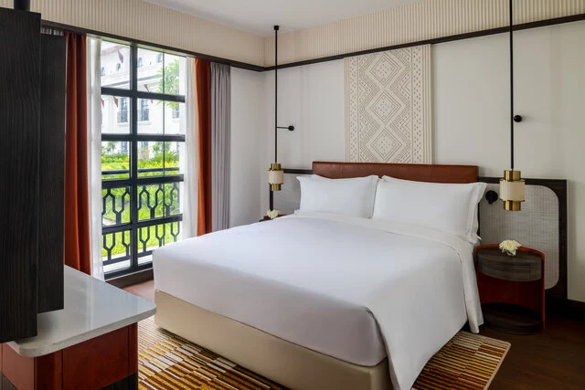 Avani+_Lanexang_Vientiane_Hotel_Room_Grand_Deluxe_Bedroom_Garden_View