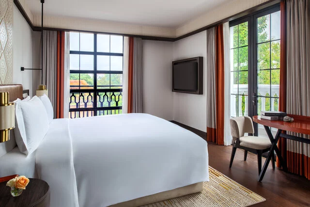 Avani+_Lanexang_Vientiane_Hotel_Room_Avani_Suite_Bedroom_Balcony