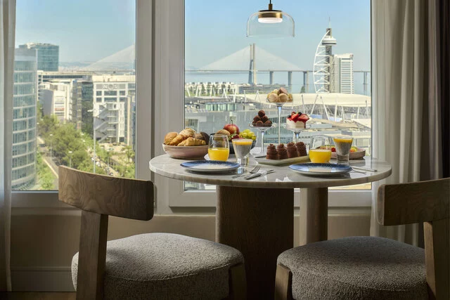 Tivoli_Oriente_Lisbon_Hotel_Guest_Room_Suite_Breakfast