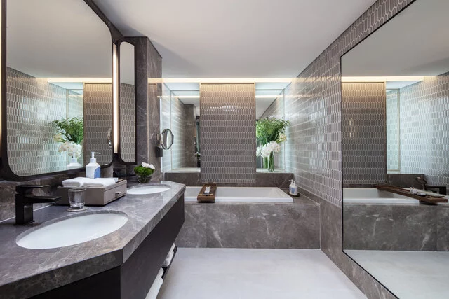 Anantara_Siam_Bangkok_Hotel_Guest_Room_Garden_Pool_Suite_Bathroom