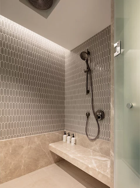 Anantara_Siam_Bangkok_Hotel_Guest_Room_Kasara_Executive_Room_Bathroom_Shower_Room