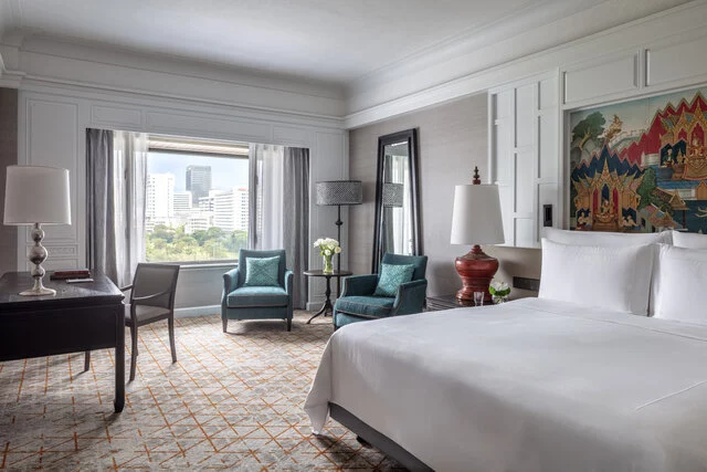 Anantara_Siam_Bangkok_Hotel_Guest_Room_Kasara_Executive_Room_King_Bedroom_Golf_Course_City_View