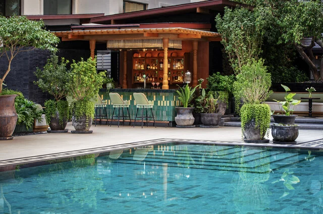 Anantara_Siam_Bangkok_Hotel_Restaurant_Pool_Bar_The_Garden_Terrace_Wide_View(2)