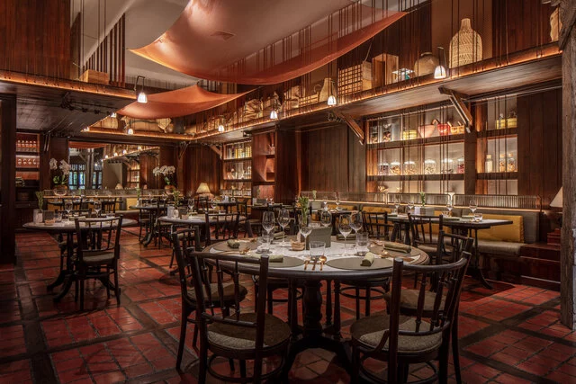 Anantara_Siam_Bangkok_Hotel_Restaurant_Spice_Market_Dining_Area_Interior(1)