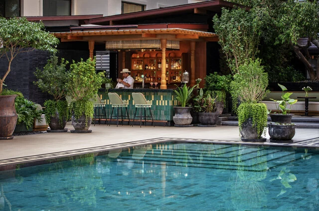Anantara_Siam_Bangkok_Hotel_Restaurant_Pool_Bar_The_Garden_Terrace_Wide_View