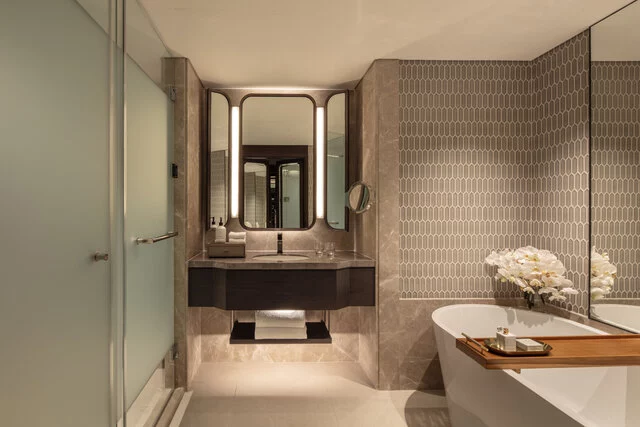 Anantara_Siam_Bangkok_Hotel_Guest_Room_Kasara_Executive_Room_Bathroom