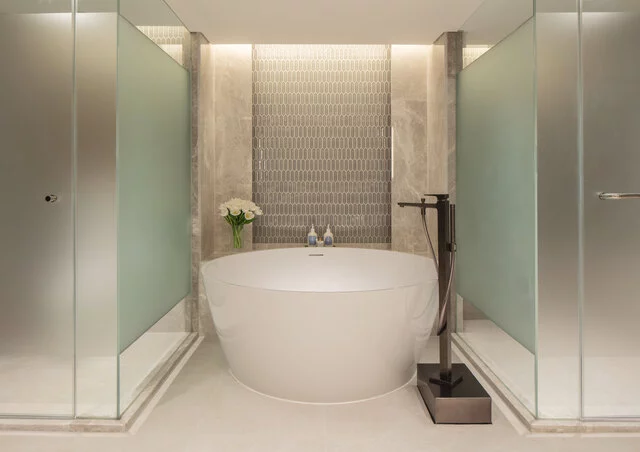 Anantara_Siam_Bangkok_Hotel_Guest_Room_Royal_Suite_Bathroom_Bathtub