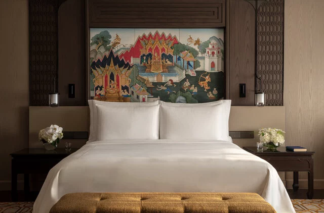 Anantara_Siam_Bangkok_Hotel_Guest_Room_Anantara_Suite_King_Bedroom