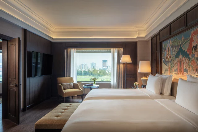 Anantara_Siam_Bangkok_Hotel_Guest_Room_Anantara_Suite_Bedroom