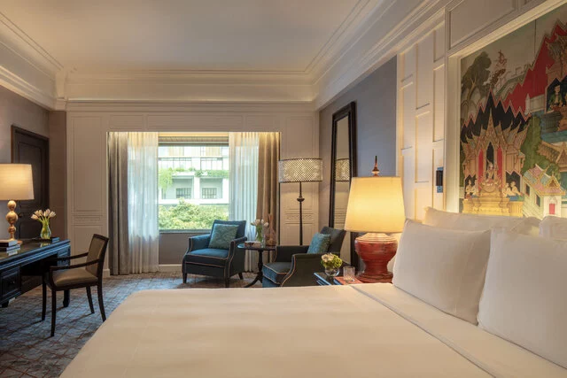 Anantara_Siam_Bangkok_Hotel_Guest_Room_Deluxe_Room_Bedroom