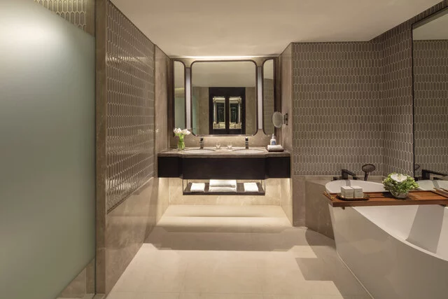 Anantara_Siam_Bangkok_Hotel_Guest_Room_Anantara_Suite_Bathroom (1)