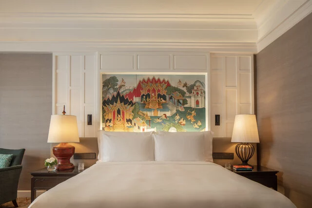 Anantara_Siam_Bangkok_Hotel_Guest_Room_Deluxe_Room_Bedroom(2)